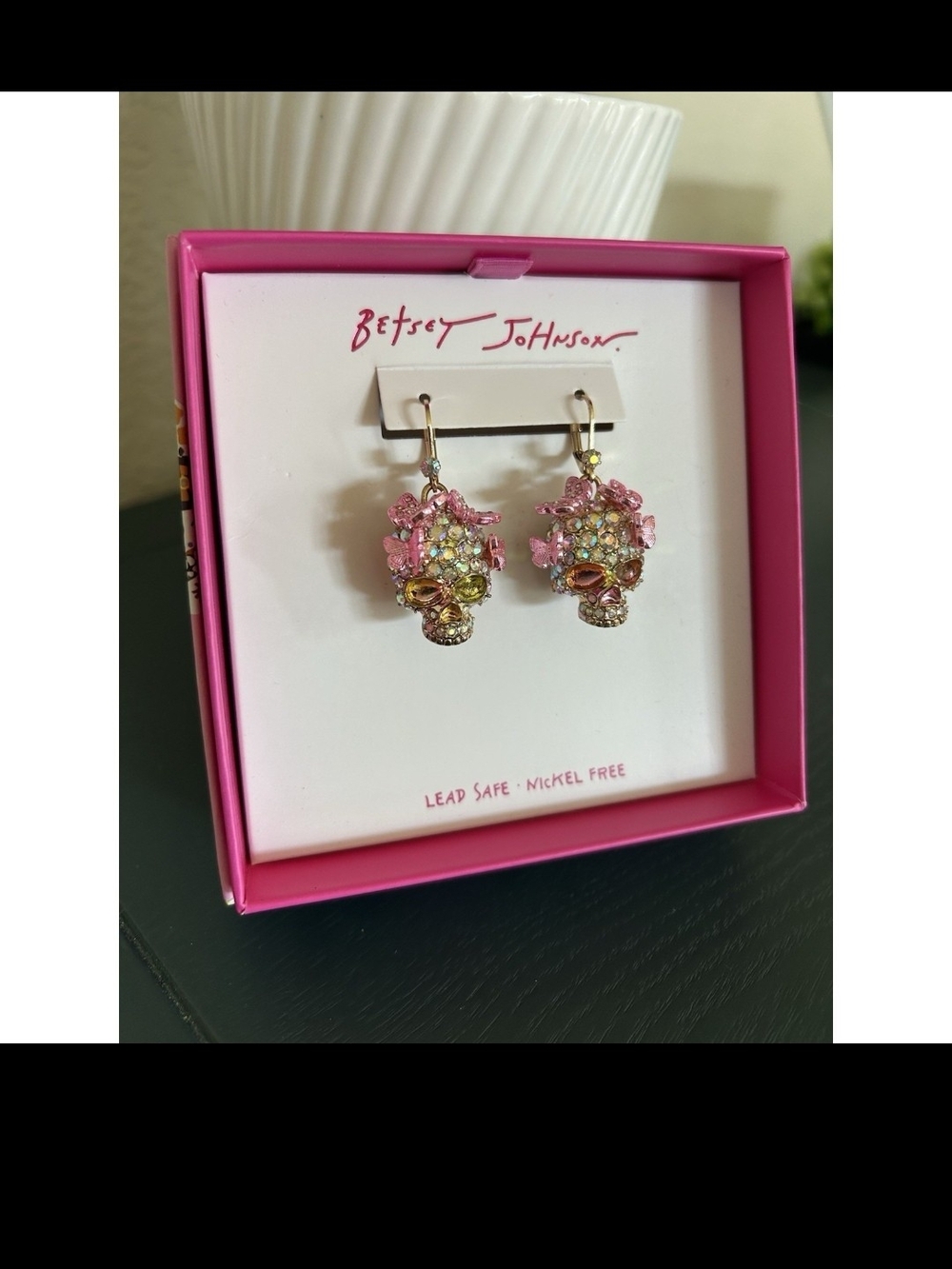 ☠️Betsey Johnson Gold & Pink💓 Crystal ☠️Skull Drop Earrings - Picture 3 of 8